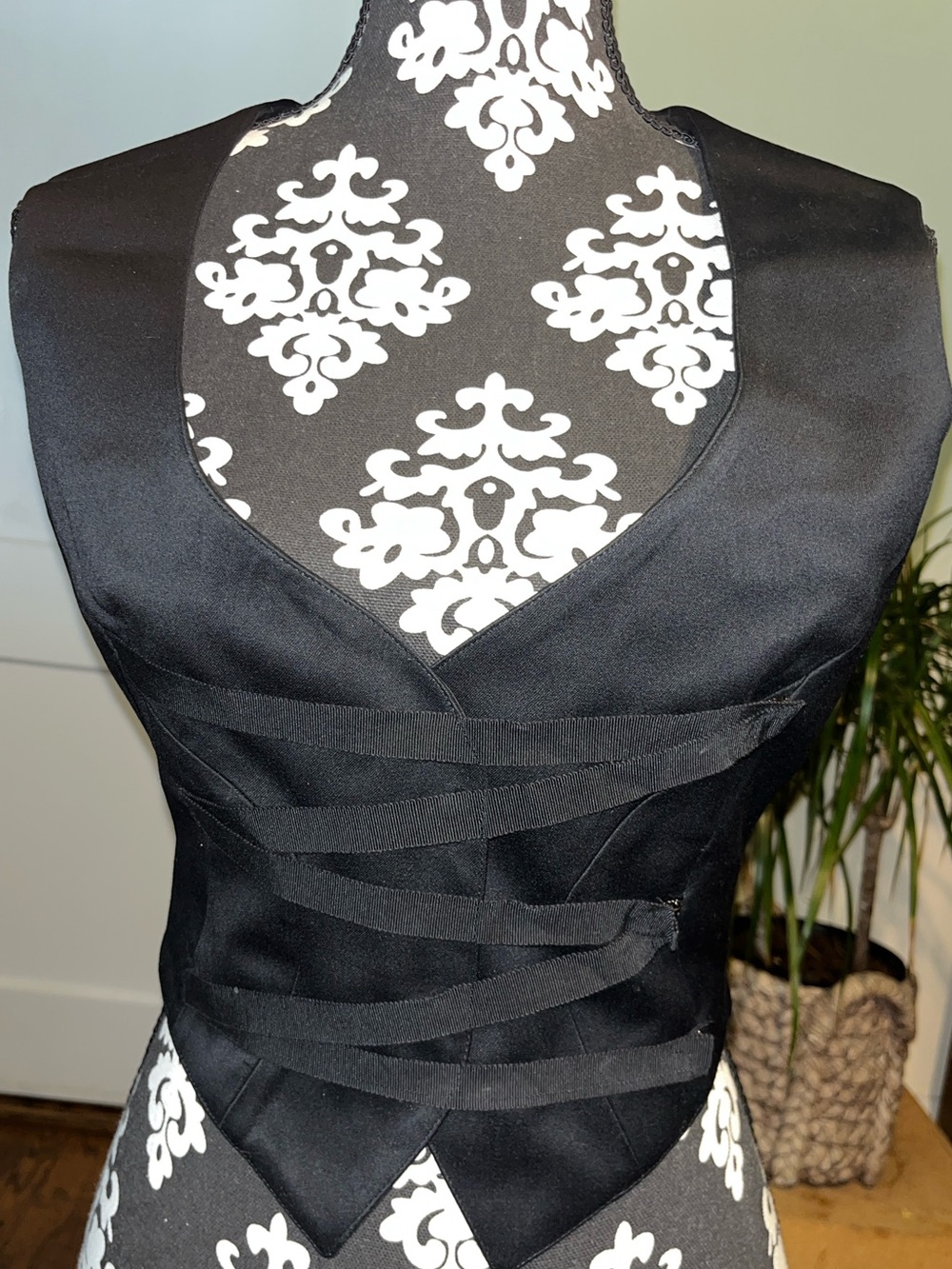 Vintage Thierry Mugler Black Sculpted Corset Vest – Anna Bayle Archive 6076
